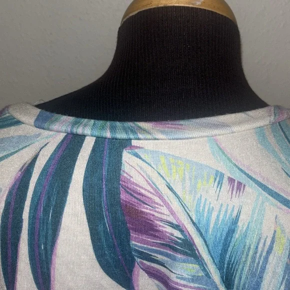 Torrid Pullover Soft Lined Feather Look Top size 2X - Picture 8 of 10